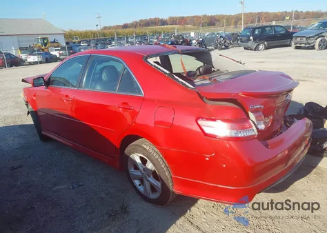 2011 Toyota Camry Se z USA, uszkodzony, nr VIN 4T1BF3EK7BU714010